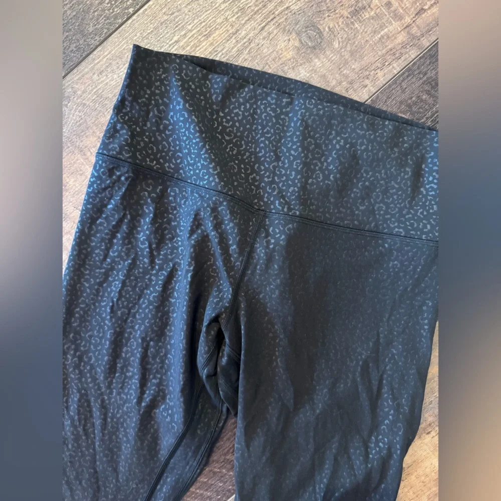 lululemon Align Leggings – Leopardo Shift Micro Embossed Black – Size 10 (25”)